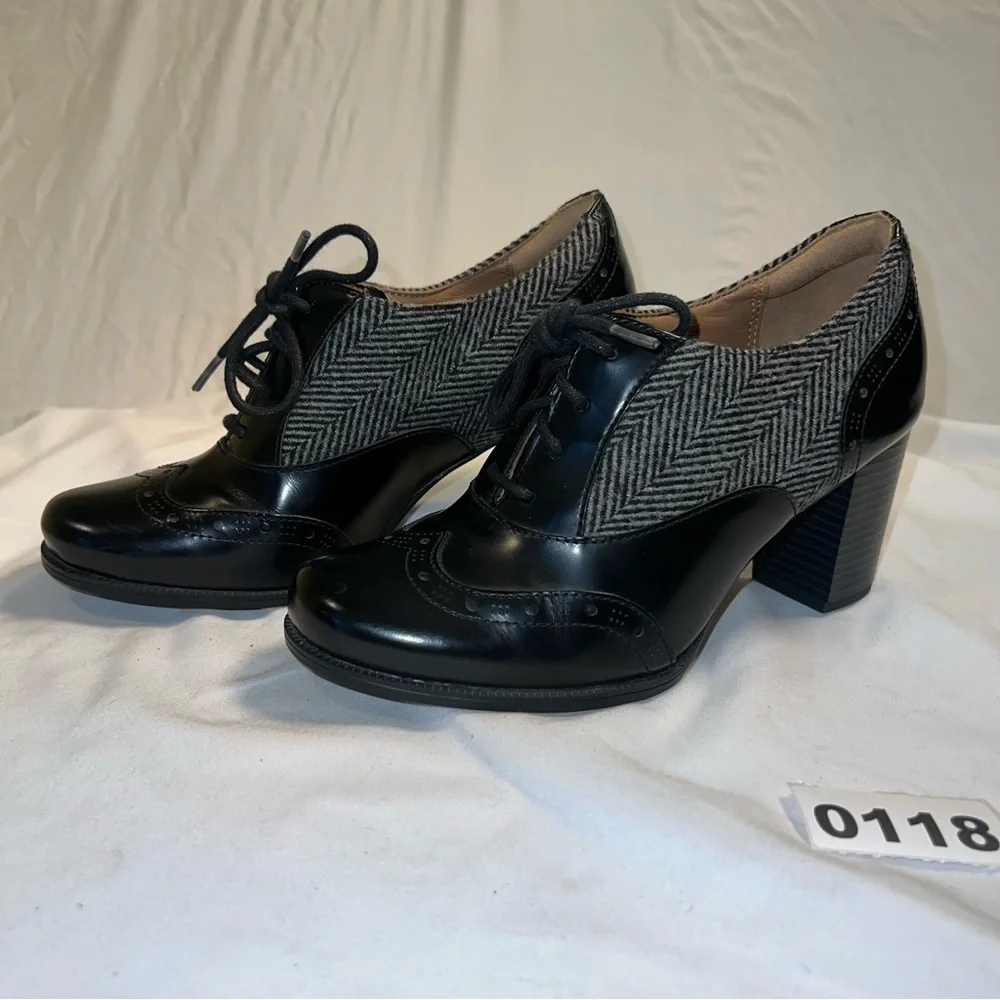 Clarks Artisan Black and Gray Women's Oxford Heels - Picture 4 of 9
